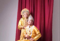 轰动全网！中国男子高调迎娶19岁印尼女高中生